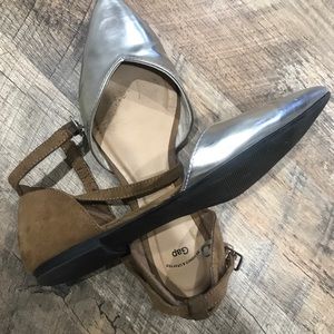 Gap women’s dress shoes size 7.